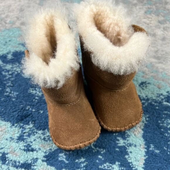 Ugg Girls Brown Fur Boots Size 0/1 - Picture 1 of 4